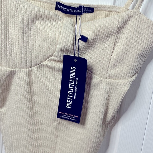 PRETTY LITTLE THING crinkle rib cup detail crop top off white - Picture 6 of 6